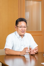 代表取締役社長 穴見 賢一